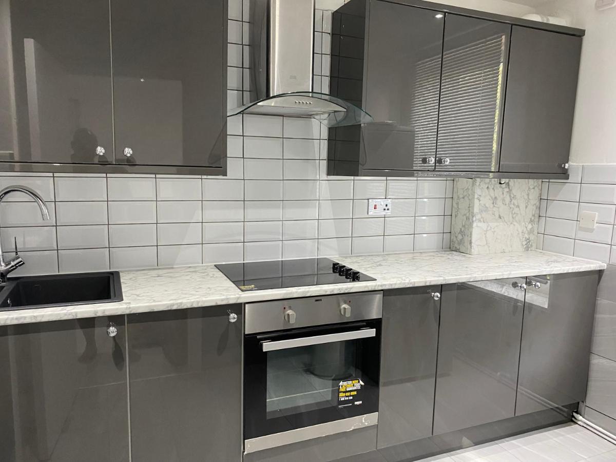 Luxurious 2-Bed Apartment In Woolwich Londyn Zewnętrze zdjęcie